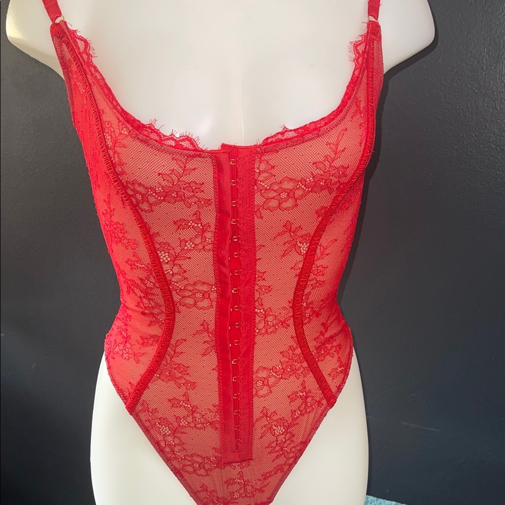 Chic Red Lace Chemise